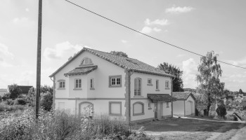 Hochwertiges Einfamilienhaus im mediterranen Stil mit Ziegeleindeckung